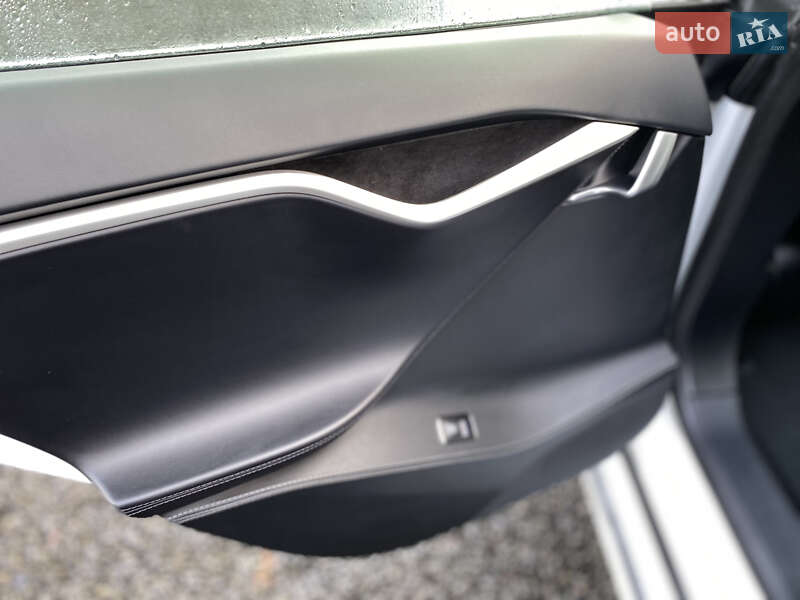 Ліфтбек Tesla Model S 2017 в Луцьку