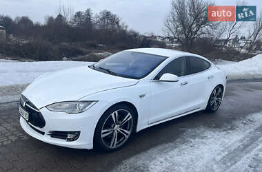 Лифтбек Tesla Model S 2015 в Бродах