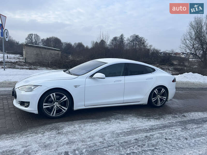 Ліфтбек Tesla Model S 2015 в Бродах