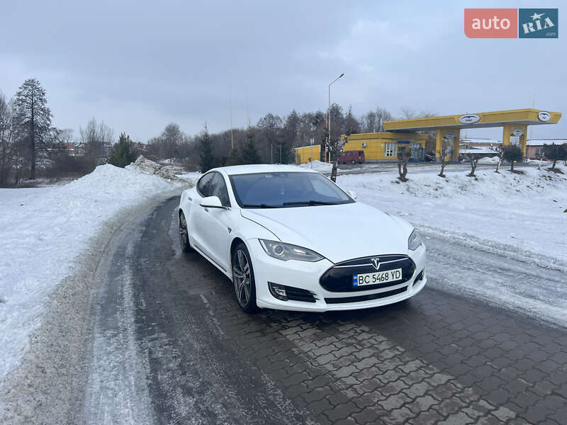 Ліфтбек Tesla Model S 2015 в Бродах