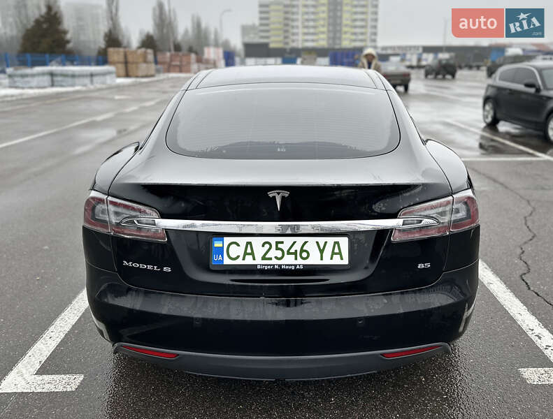 Ліфтбек Tesla Model S 2014 в Черкасах