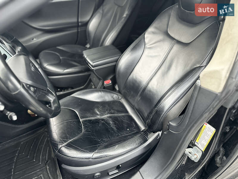 Ліфтбек Tesla Model S 2014 в Черкасах