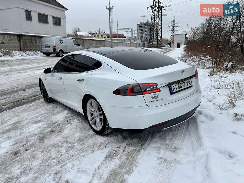 Лифтбек Tesla Model S 2015 в Киеве