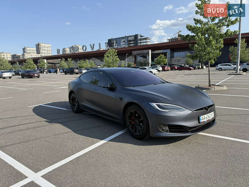 Ліфтбек Tesla Model S 2019 в Києві