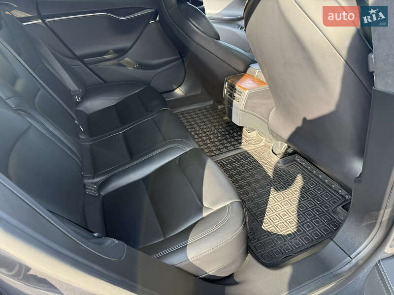 Ліфтбек Tesla Model S 2019 в Києві