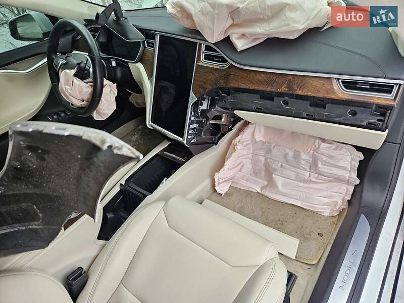 Лифтбек Tesla Model S 2018 в Днепре фото 34 Лифтбек Tesla Model S 2018 в Днепре