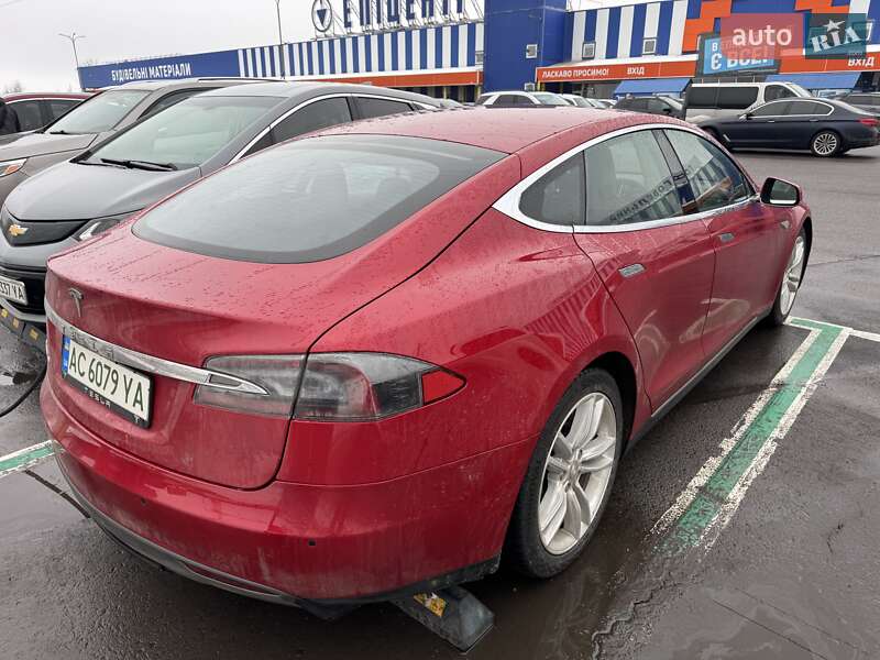Ліфтбек Tesla Model S 2015 в Луцьку