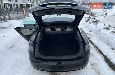 Ліфтбек Tesla Model S 2016 в Львові