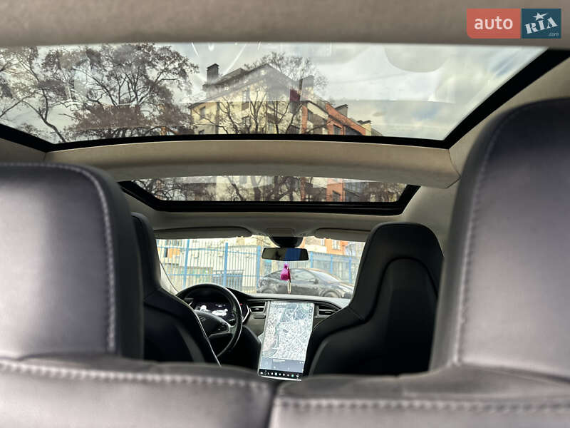 Лифтбек Tesla Model S 2016 в Ужгороде