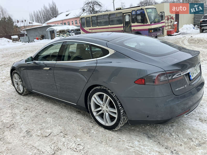 Ліфтбек Tesla Model S 2014 в Рівному