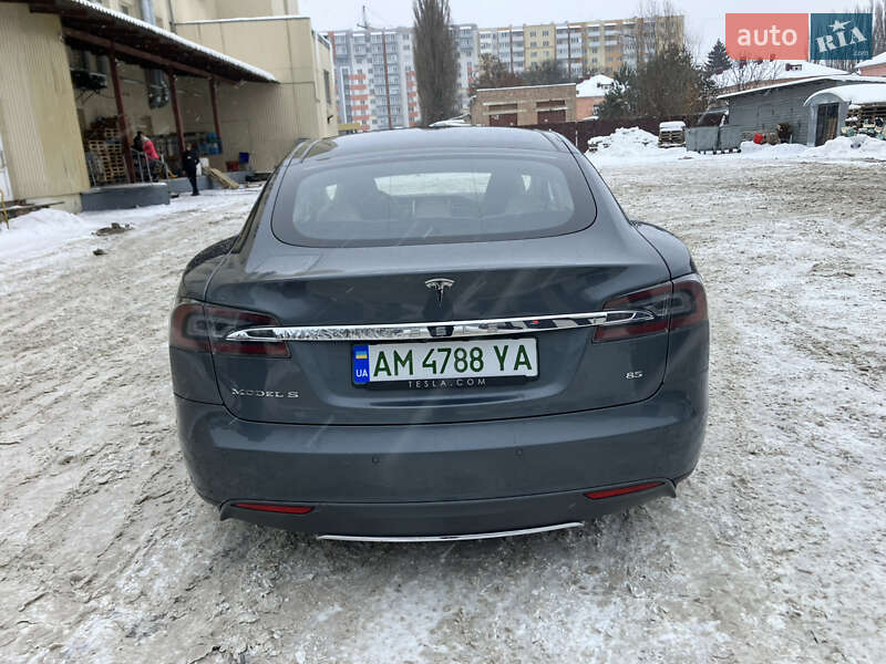 Ліфтбек Tesla Model S 2014 в Рівному