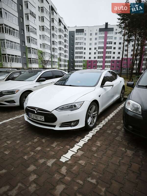Ліфтбек Tesla Model S 2014 в Львові