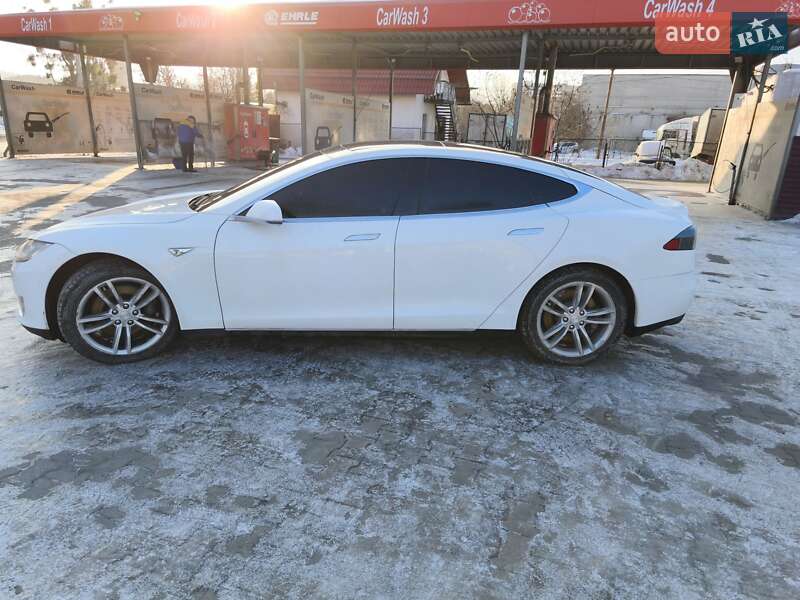 Ліфтбек Tesla Model S 2014 в Львові