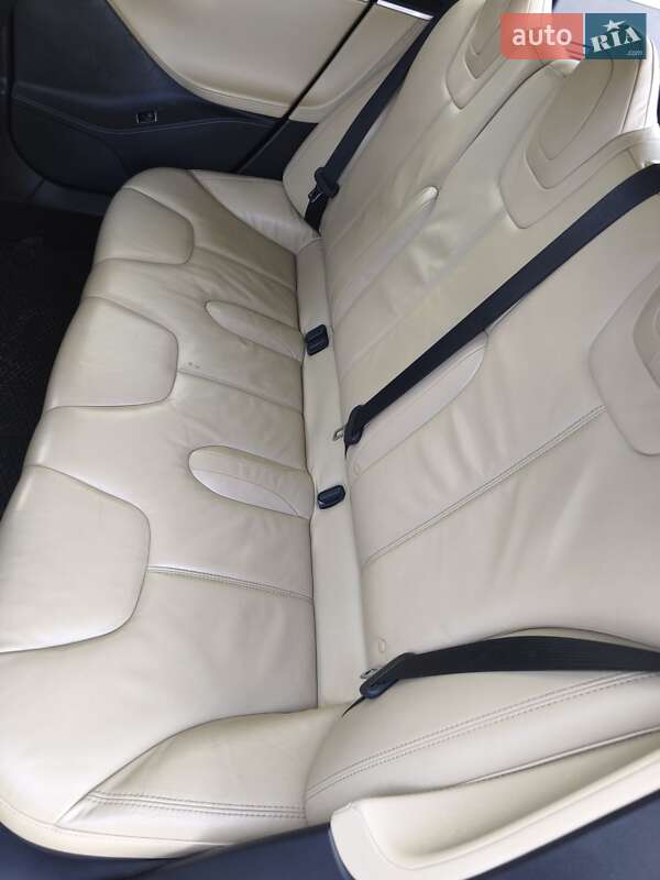 Ліфтбек Tesla Model S 2014 в Львові