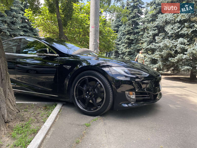 Лифтбек Tesla Model S 2016 в Львове фото 27 Лифтбек Tesla Model S 2016 в Львове