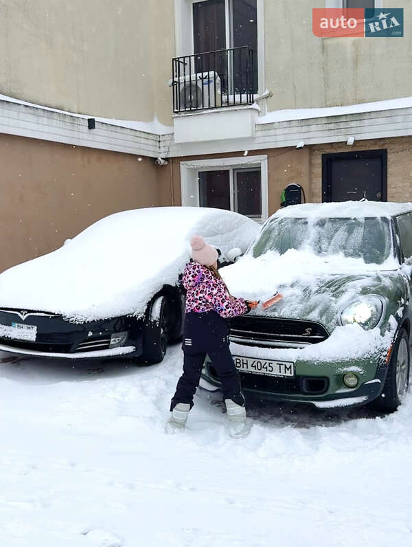 Лифтбек Tesla Model S 2016 в Львове фото 15 Лифтбек Tesla Model S 2016 в Львове