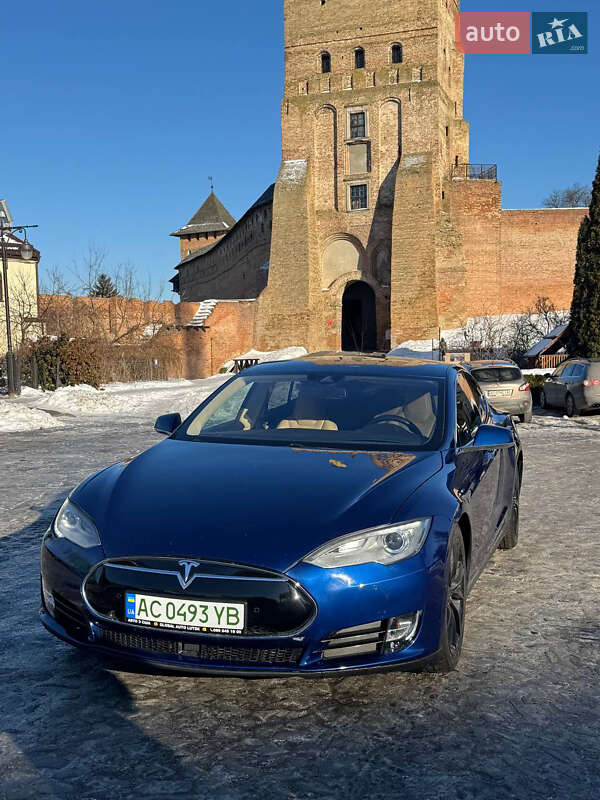Ліфтбек Tesla Model S 2015 в Луцьку фото 8 Ліфтбек Tesla Model S 2015 в Луцьку