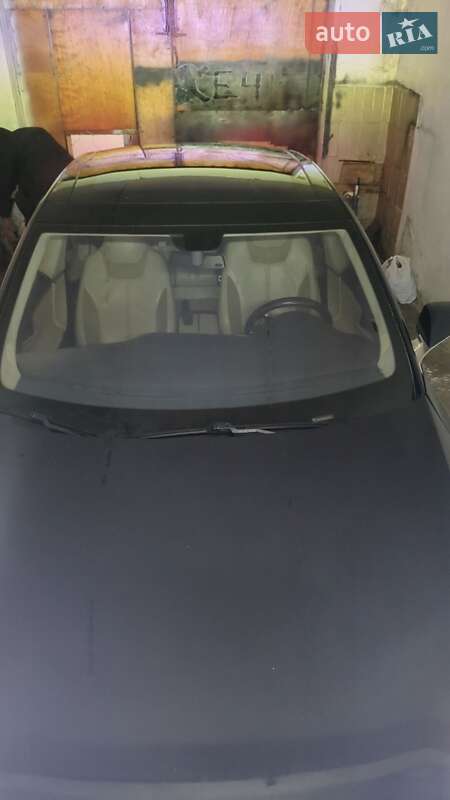 Ліфтбек Tesla Model S 2013 в Києві