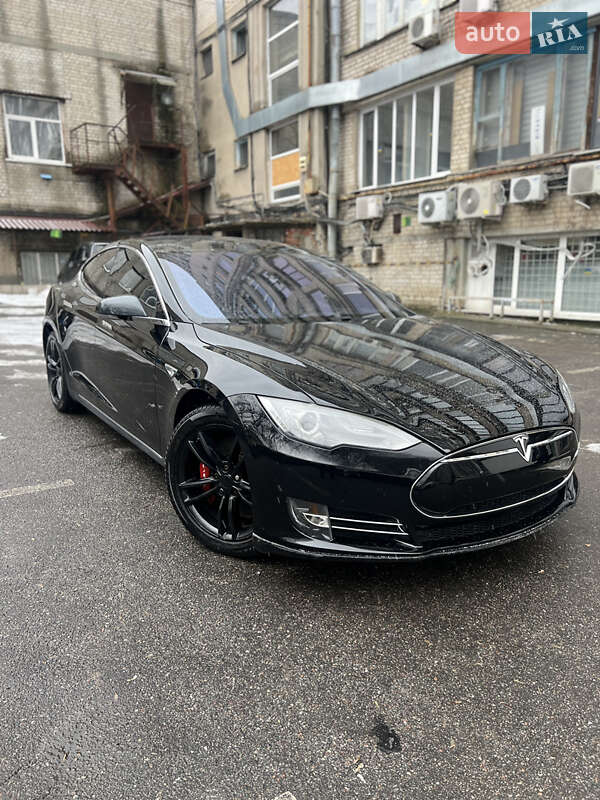 Tesla Model S 2014