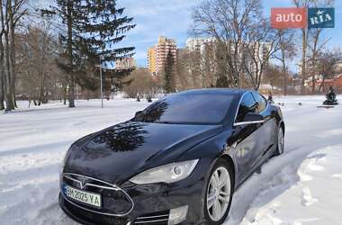 Лифтбек Tesla Model S 2015 в Сумах