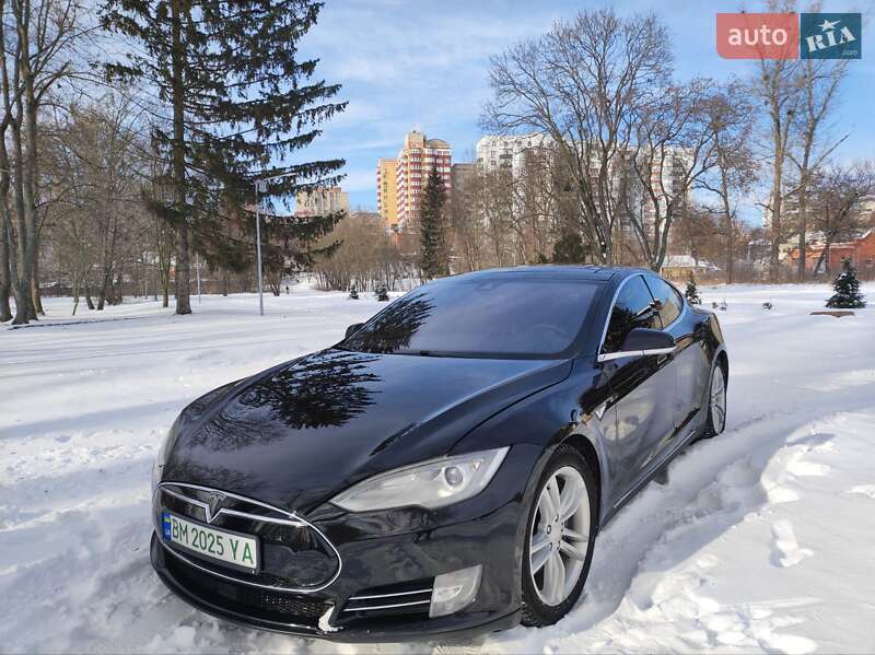 Tesla Model S 2015