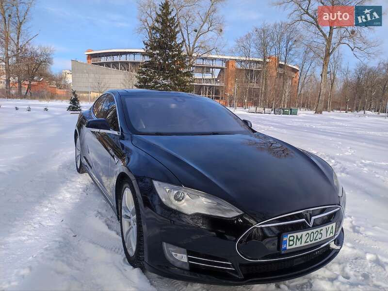 Лифтбек Tesla Model S 2015 в Сумах