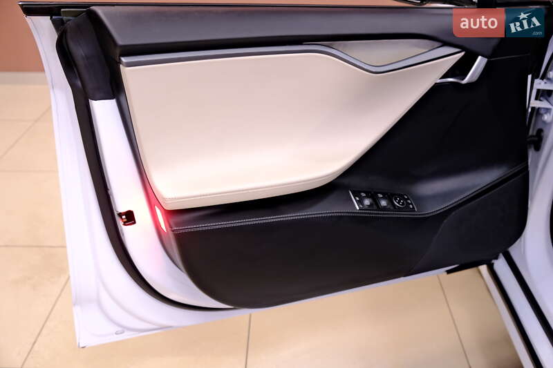 Ліфтбек Tesla Model S 2020 в Одесі