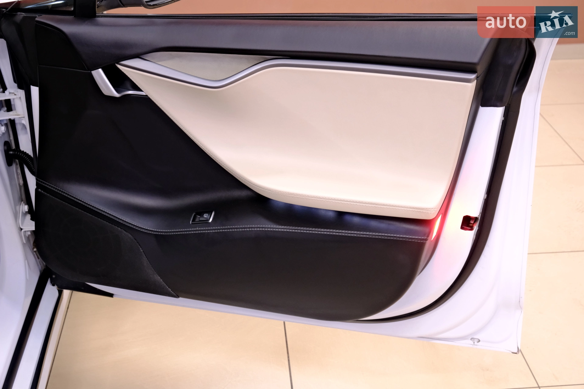 2020 Tesla Model S - мініатюра 39