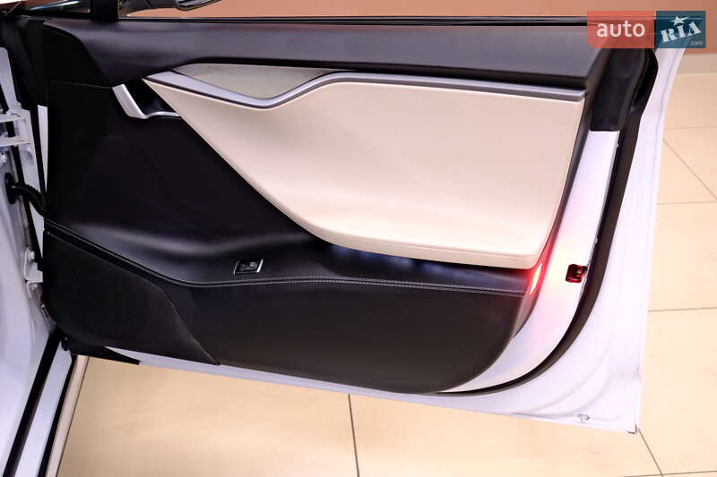 Ліфтбек Tesla Model S 2020 в Одесі