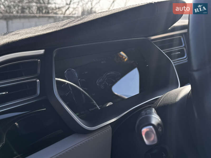 Ліфтбек Tesla Model S 2015 в Одесі