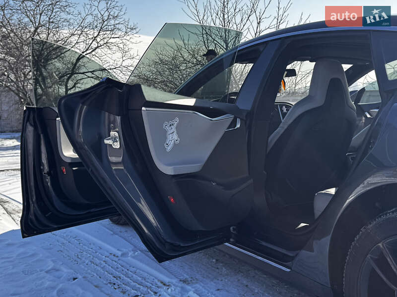 Ліфтбек Tesla Model S 2015 в Одесі