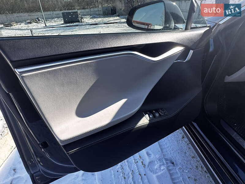 Ліфтбек Tesla Model S 2015 в Одесі