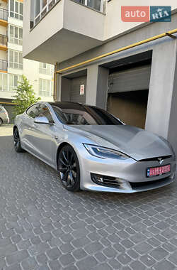Лифтбек Tesla Model S 2016 в Виннице