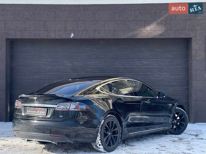 Tesla Model S 2014