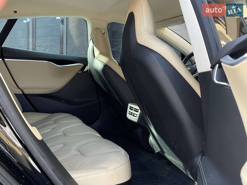 Ліфтбек Tesla Model S 2014 в Миколаєві
