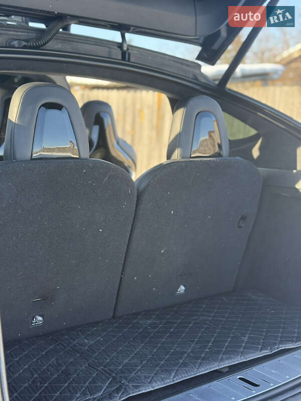 Лифтбек Tesla Model S 2015 в Киеве