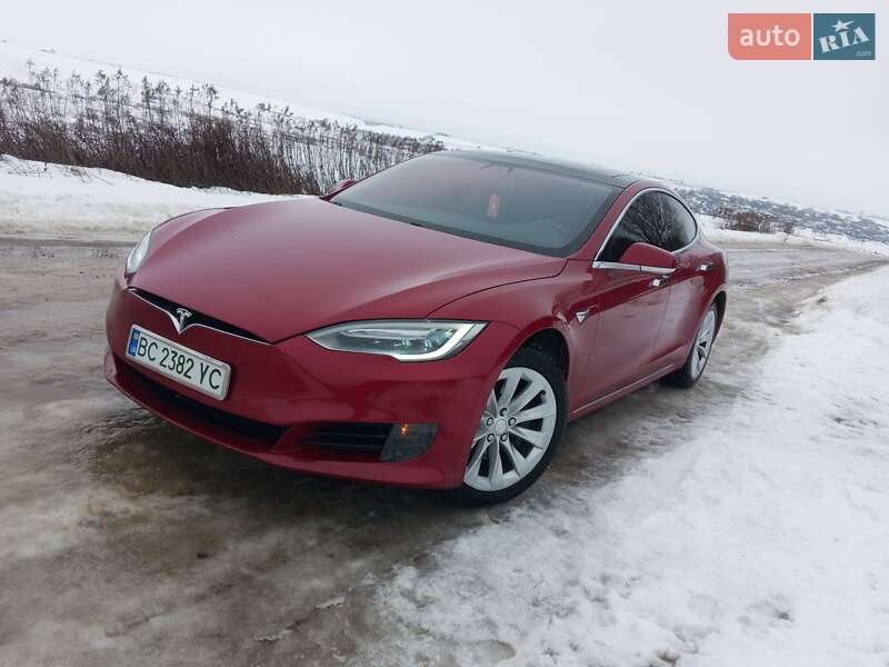 Лифтбек Tesla Model S 2016 в Новояворовске