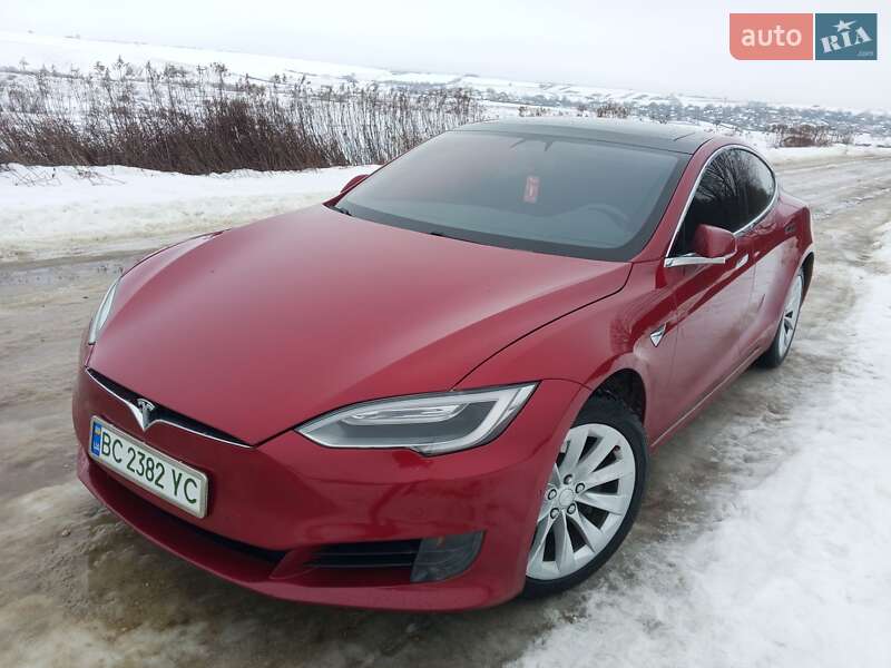 Лифтбек Tesla Model S 2016 в Новояворовске