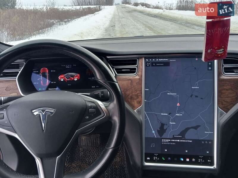 Лифтбек Tesla Model S 2016 в Новояворовске