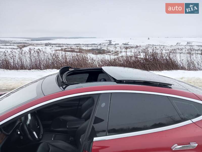 Лифтбек Tesla Model S 2016 в Новояворовске