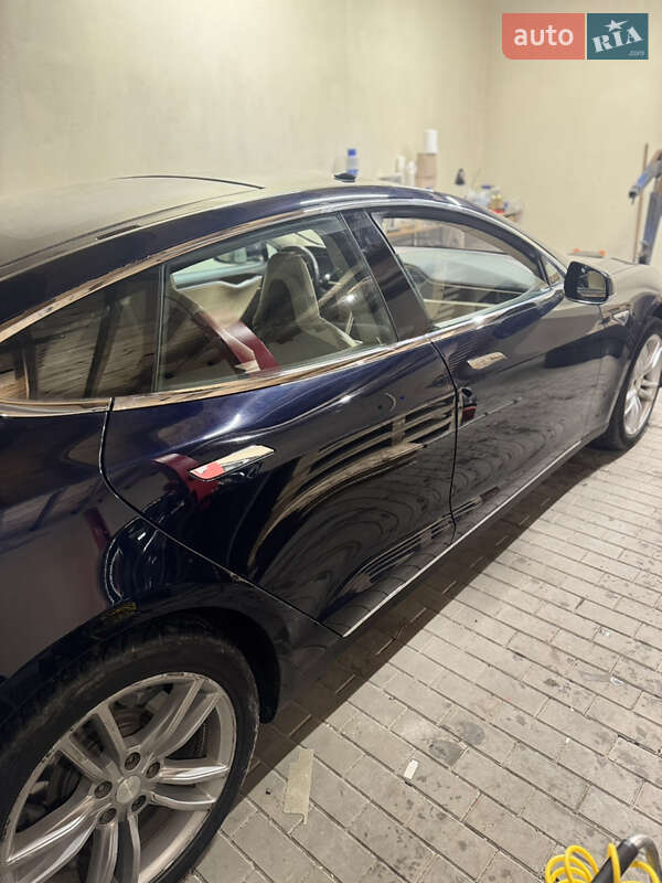 Ліфтбек Tesla Model S 2013 в Луцьку