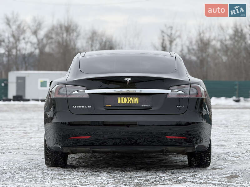Лифтбек Tesla Model S 2016 в Киеве