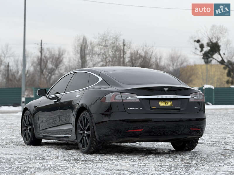Лифтбек Tesla Model S 2016 в Киеве