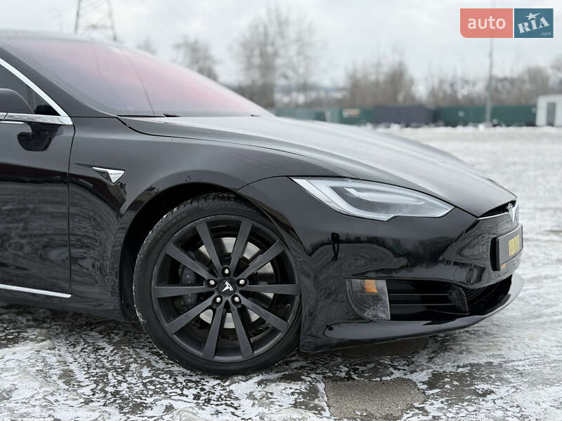 Лифтбек Tesla Model S 2016 в Киеве