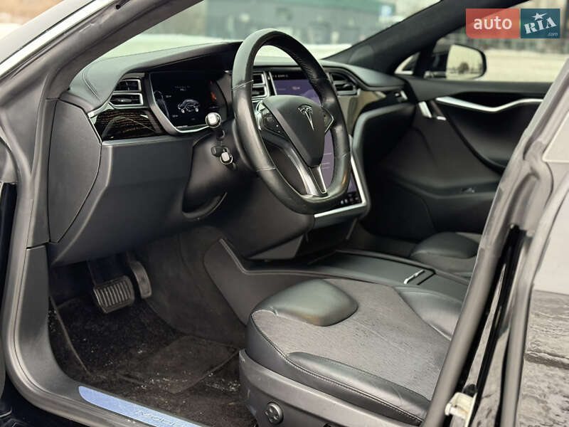 Лифтбек Tesla Model S 2016 в Киеве