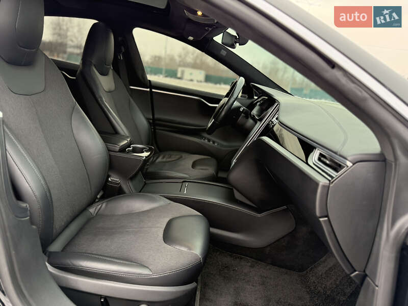 Лифтбек Tesla Model S 2016 в Киеве