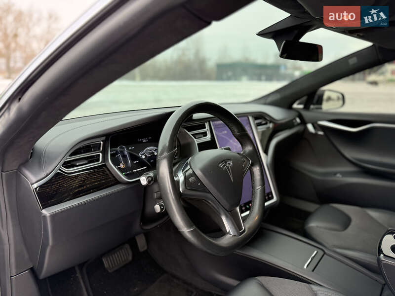 Лифтбек Tesla Model S 2016 в Киеве