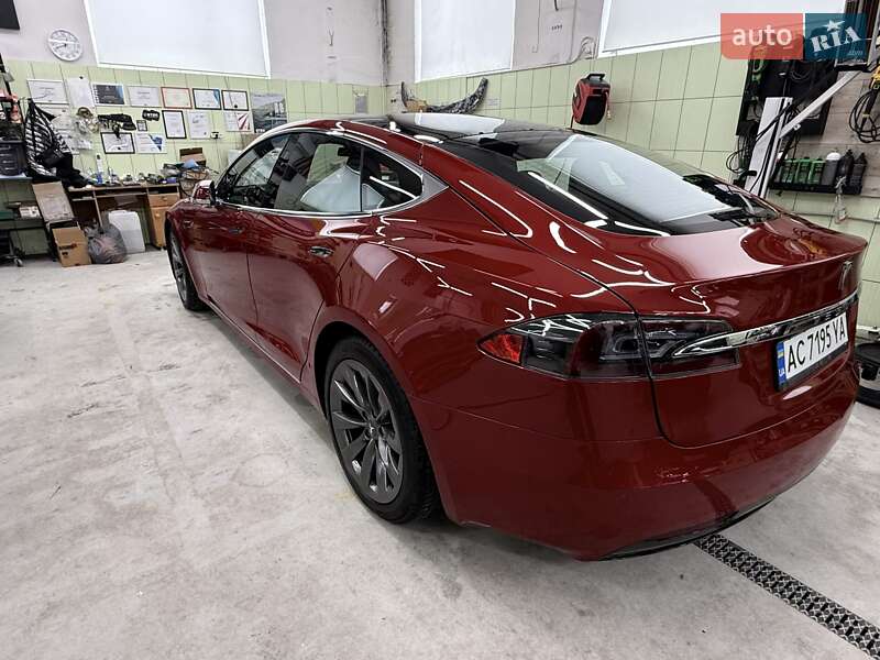 Ліфтбек Tesla Model S 2019 в Луцьку