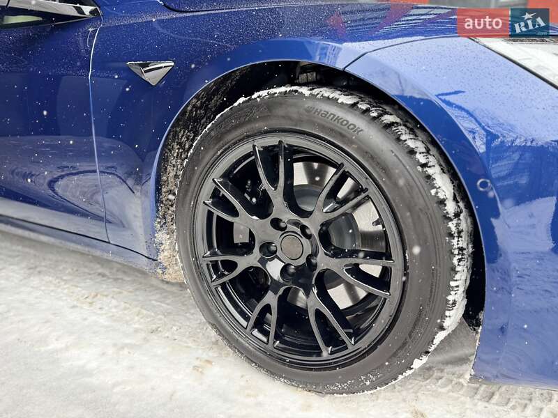 Лифтбек Tesla Model S 2022 в Виннице