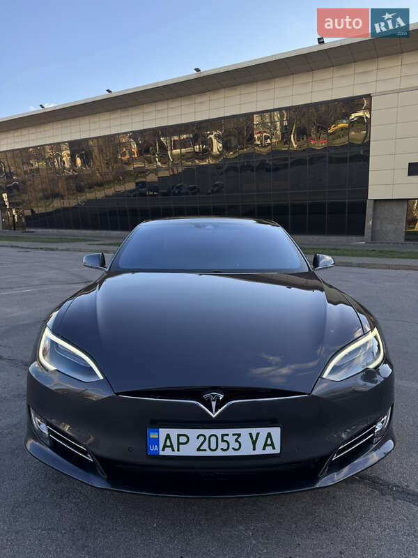 Лифтбек Tesla Model S 2016 в Запорожье
